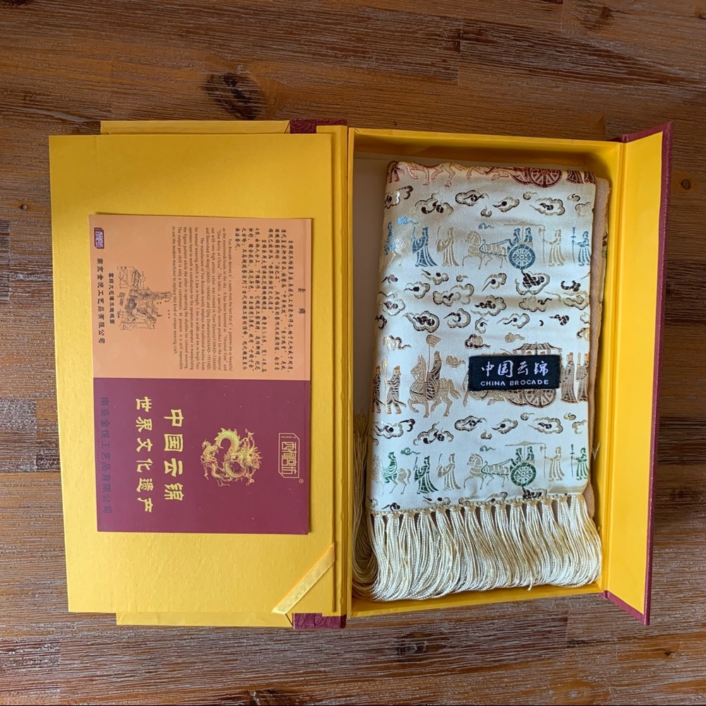 NEW IN BOX Yun Brocade of China Silk Scarf